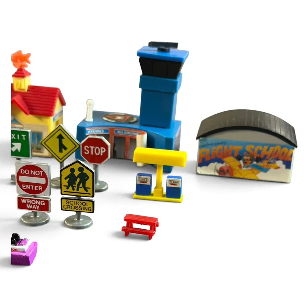 Vintage 1987 Galoob Micro Machines City Buildings Road Signs Speed Boat Lot